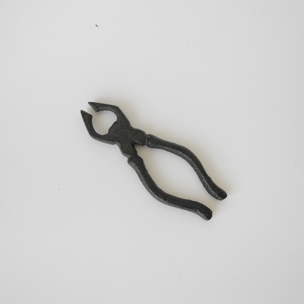 Otvárač na pivo pre elektrikárov