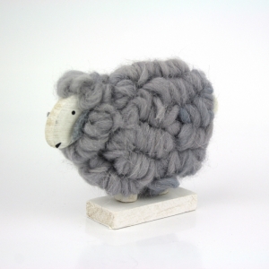 Ovce z vlny šedá 12x18cm