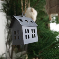 Ozdoba na vianočný stromček - domček hranatý 8x6x3cm
