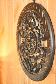 Ozdobný panel tmavé drevo guľatý 26cm