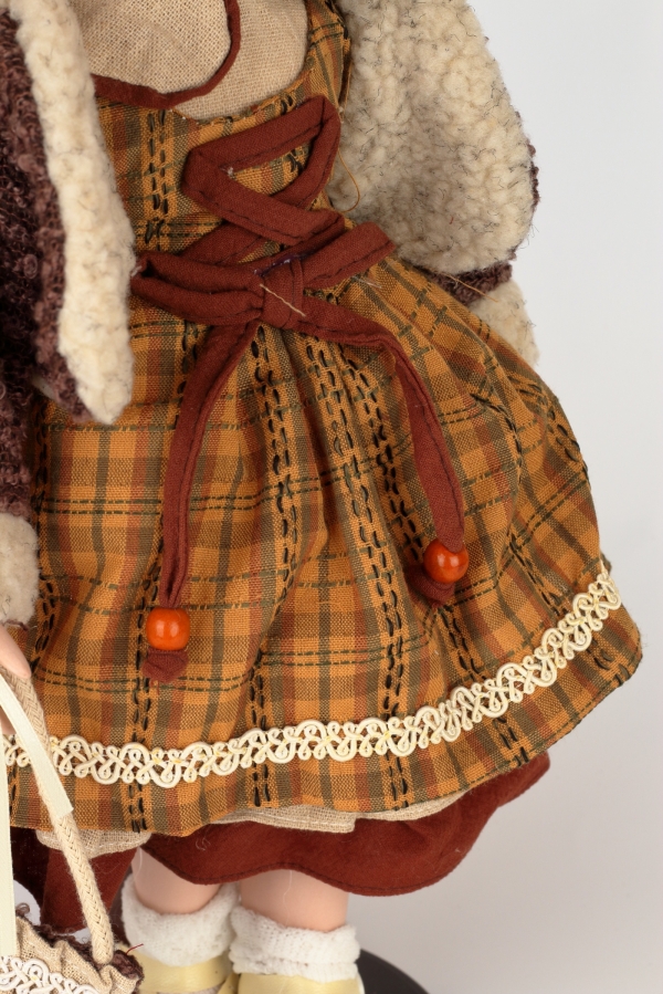 Bábika porcelánová s taškou 42 cm