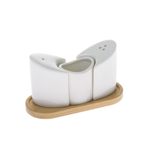 Korenička a soľnička na bambusovej tácke