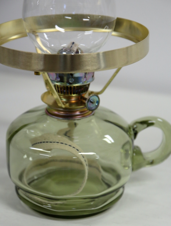 Petrolejová lampa s bielym tienidlom 34cm