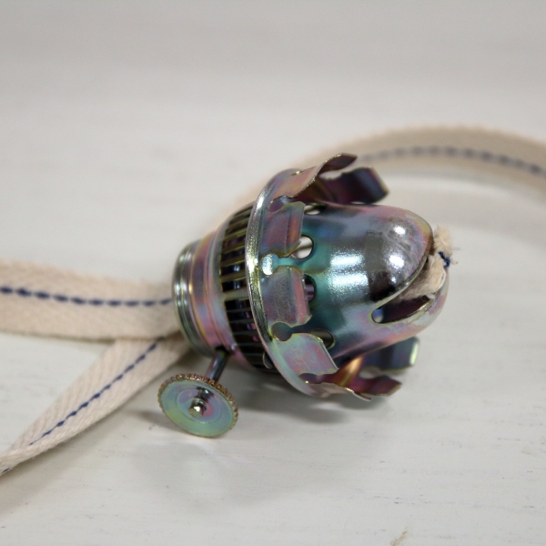 Petrolejová lampa s bielym tienidlom 34cm