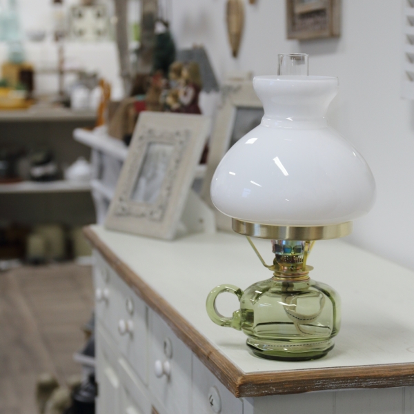 Petrolejová lampa s bielym tienidlom 34cm