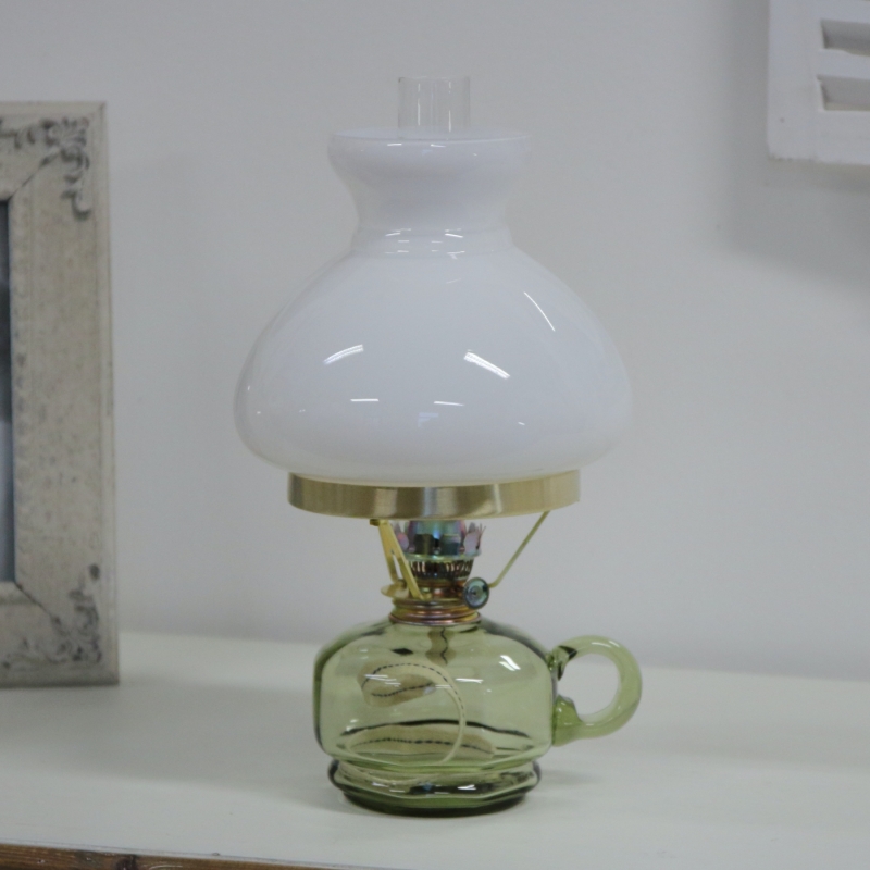 Petrolejová lampa s bielym tienidlom 34cm