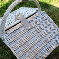 Piknikový kôš - poškodenie jednej záklopky