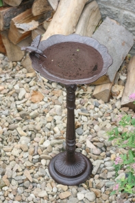 Fontánka s pitnou vodou pre vtáky liatina 58cm