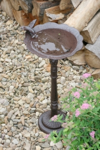 Fontánka s pitnou vodou pre vtáky liatina 58cm