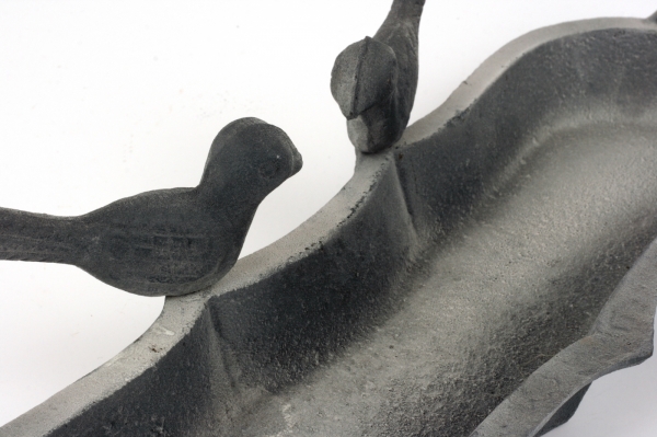 Fontánka s pitnou vodou pre vtáky liatinová miska 45x11x4cm