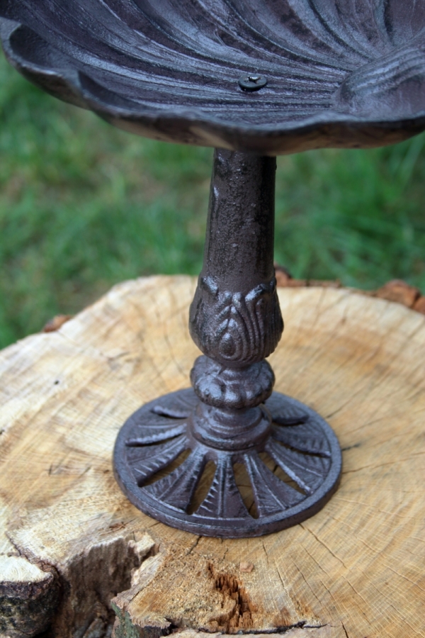 Fontánka s pitnou vodou pre vtáky liatinová 22x25cm