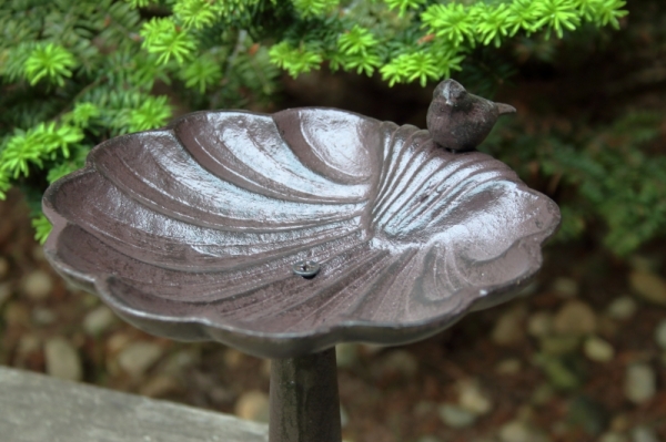 Fontánka s pitnou vodou pre vtáky liatinová 22x25cm