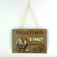 Plechová ceduľa Farm Fresh Eggs hnedá 19x27cm