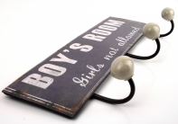 Plechová ceduľa vešiak 3 háčiky Boys Room 37x15cm