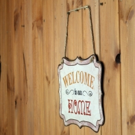 Plechová ceduľa Welcome to our home 19x25cm