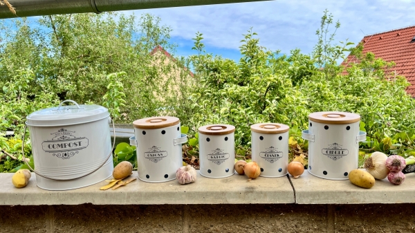 Plechová dóza na cibuľu ONIONS s bambusovým vekom a vetracími otvormi 16 cm