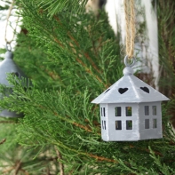 Plechový domček 6-strán - vianočná dekorácie 8cm