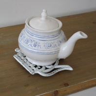 Podložka pod hrniec kanvička biela 19,7x15,5 cm