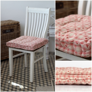 Podsedák na stoličku červené srce 45x45cm