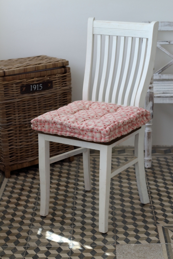 Podsedák na stoličku červené srce 45x45cm