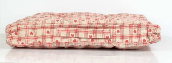 Podsedák na stoličku červené srce 45x45cm