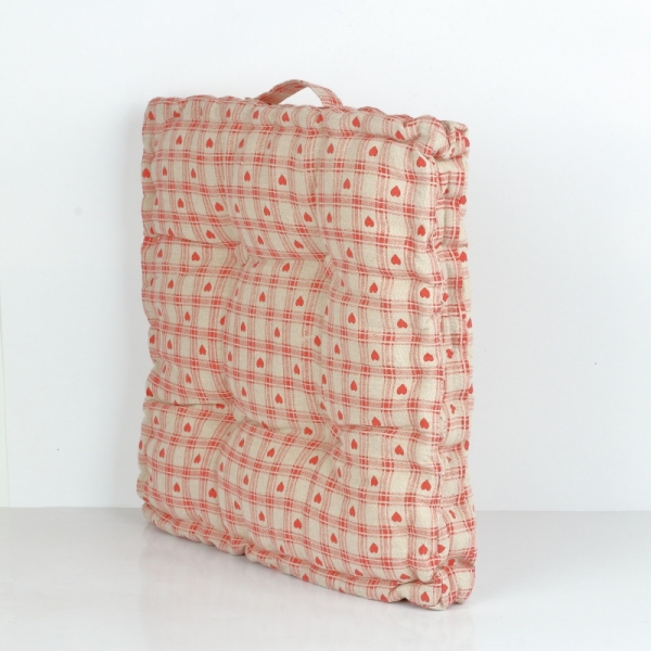 Podsedák na stoličku červené srce 45x45cm