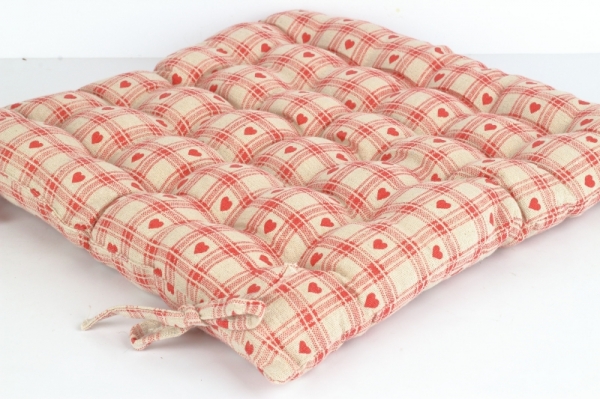 Podsedák na stoličku červené srce 40x40cm