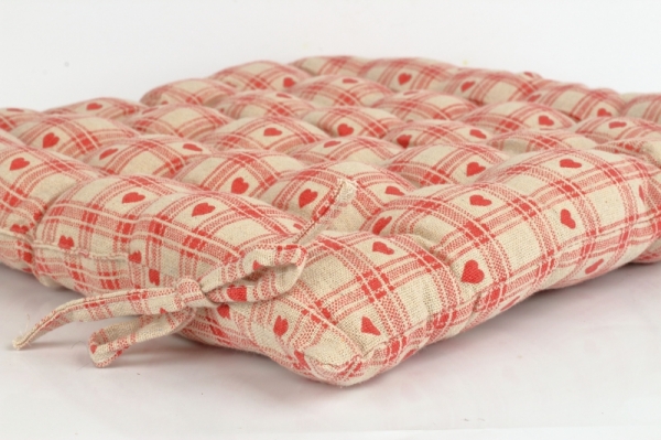 Podsedák na stoličku červené srce 40x40cm