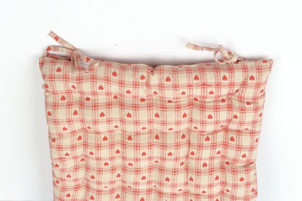 Podsedák na stoličku červené srce 40x40cm