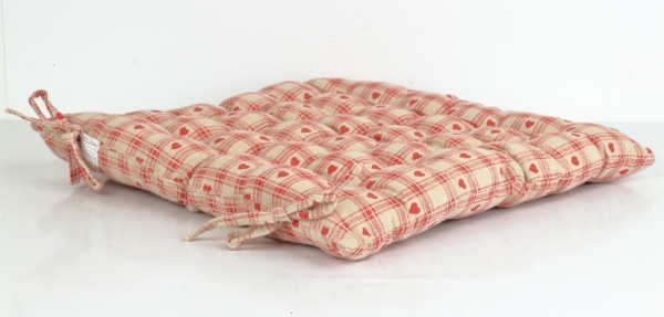 Podsedák na stoličku červené srce 40x40cm