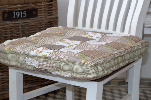 Podsedák na stoličku hnedý patchwork 45x45cm