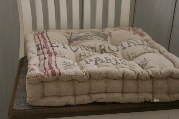 Podsedák na stoličku koruna 35x35cm