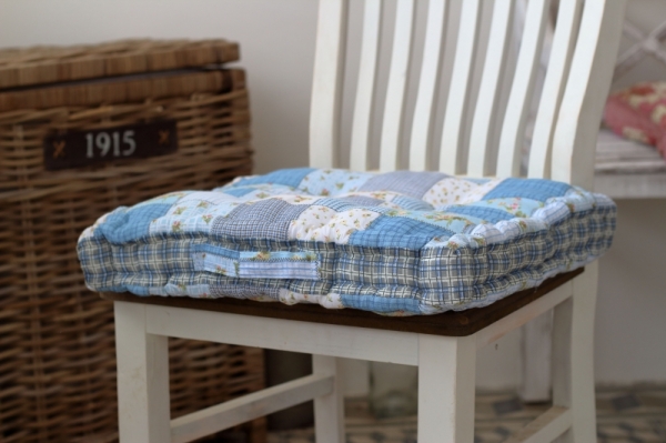 Podsedák na stoličku modrý patchwork 45x45cm