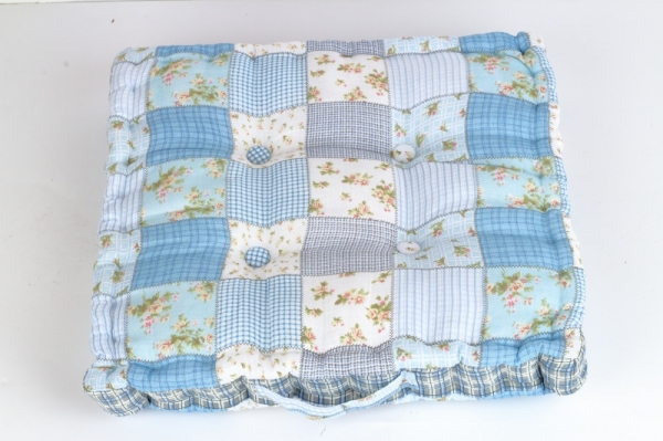 Podsedák na stoličku modrý patchwork 45x45cm