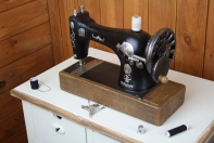 Pokladnička šijací stroj 30x22x12cm