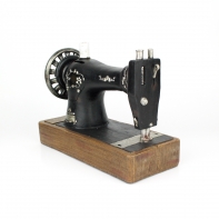 Pokladnička šijací stroj 30x22x12cm