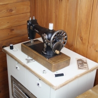 Pokladnička šijací stroj 30x22x12cm