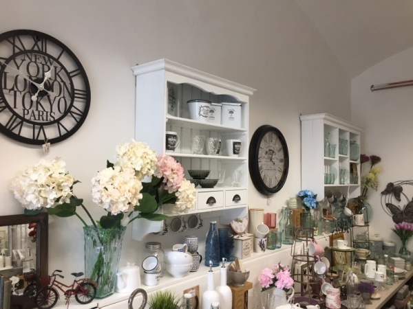 Polica do kuchyne biela s 3 šuplíky 88x95x28cm