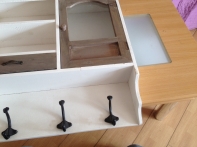 Polica do kuchyne - poškodení dek3293