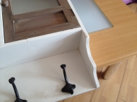 Polica do kuchyne - poškodení dek3293