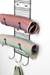 Polička do kúpeľne na uteráky 64cm