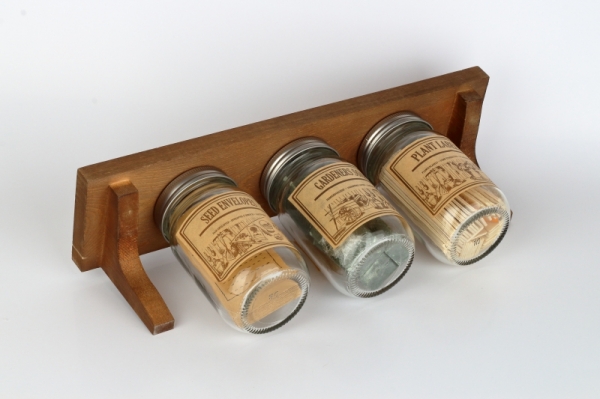 Polička s pohármi sa záhradnými doplnkami 39,5x10,0x15,3cm