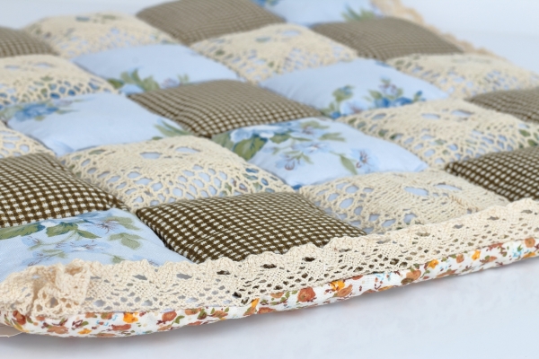 Vankúš na stoličku béžový patchwork 40x40cm