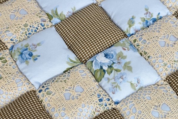 Vankúš na stoličku béžový patchwork 40x40cm