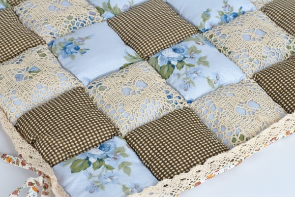 Vankúš na stoličku béžový patchwork 40x40cm