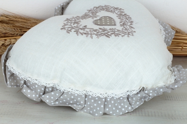 Vankúš s výplňou srdca 33x33cm