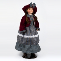 Porcelánová bábika 1228 v ružovom svetríku