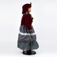 Porcelánová bábika 1228 v ružovom svetríku