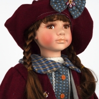 Porcelánová bábika 1228 v ružovom svetríku