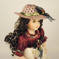 Porcelánova bábika 40 cm Saskie